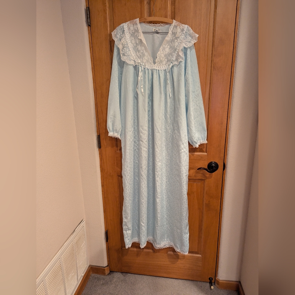 Lace Trim Light Blue Robe
